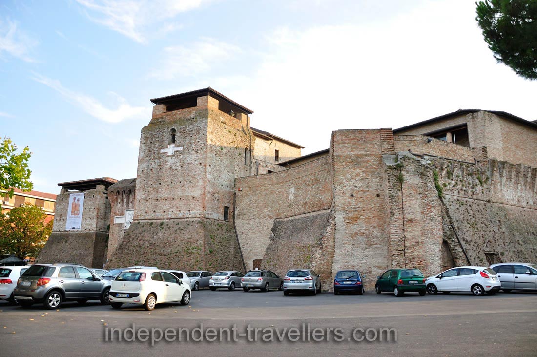 The towers of Castel Sismondo are square, and once housed a bronze cannon each