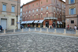 A small square is in front of the Tempio Malatestiano