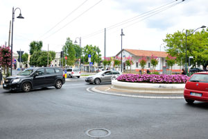 The “Dante Alighieri-Roma” roundabout is located near the Rimini railway station