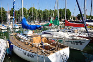 Yachts with the following numbers: RA1240D “Piranha II” and 2GE5018D
