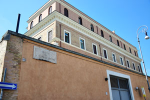 An inscription reads “Piazza di San Pietro in Vincoli”