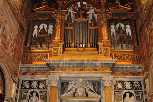 The organ was designed by Luca Blasi of Perugia in 1598, with angels, cherubs and reliefs by Giovanni Battista Montano