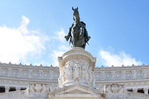 Tomb of the Unknown Soldier is under the statue of goddess Roma