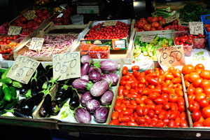 The price of cucumbers, eggplants and tomatoes is 0.5 euro per kg