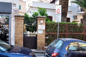 The house with number 1 is on the street of Via Pietro Cartoni