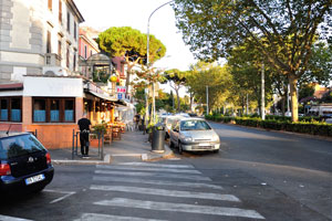 This intersection is between the streets of Circonvallazione Gianicolense and Via Pietro Cartoni