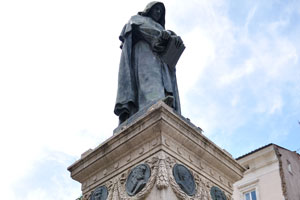 The monument to philosopher Giordano Bruno at the centre of Campo de' Fiori