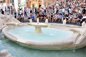 Fontana della Barcaccia in Piazza di Spagna