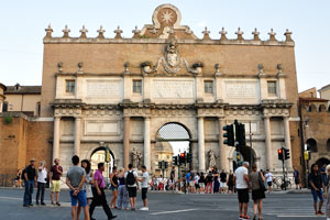 The outer facade of Porta del Popolo was commissioned by Pope Pius IV to Michelangelo