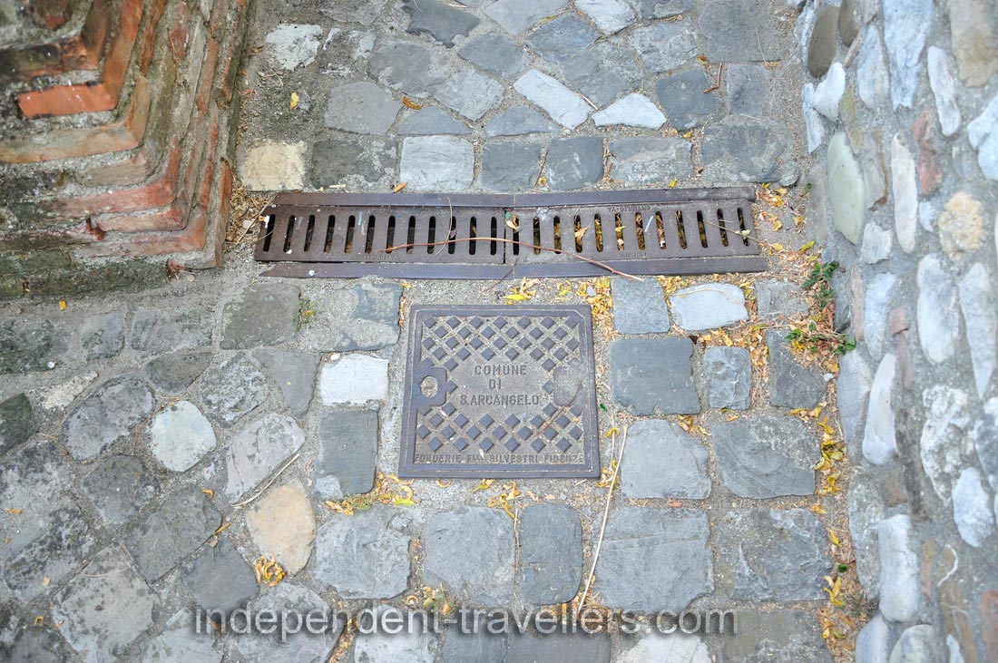 An inscription on the square metal hatch reads &ldquo;Comune of Santarcangelo&rdquo;