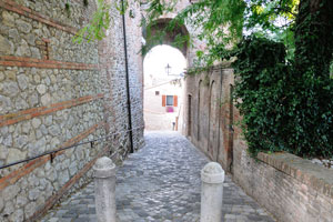 An arch on the Via della Cella street is closed for vehicles