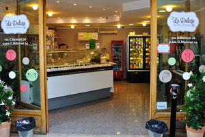 You can buy an ice cream and a frozen yogurt in the Le Delizie cafe