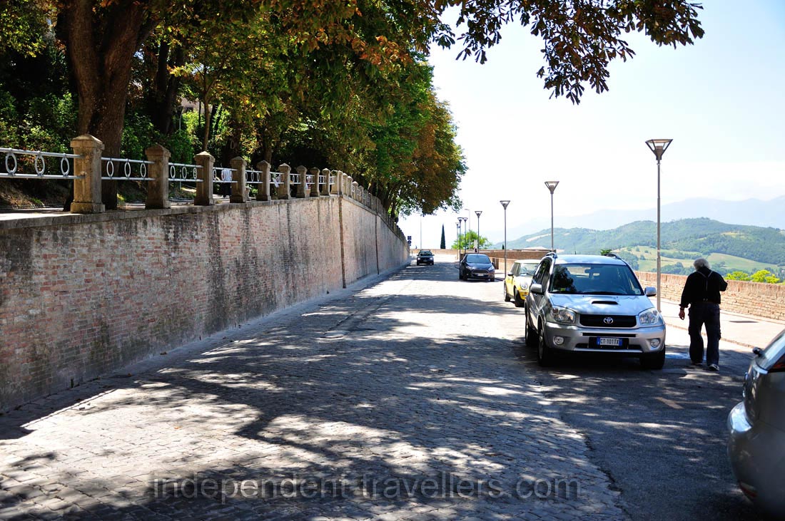 Via Giacomo Matteotti street