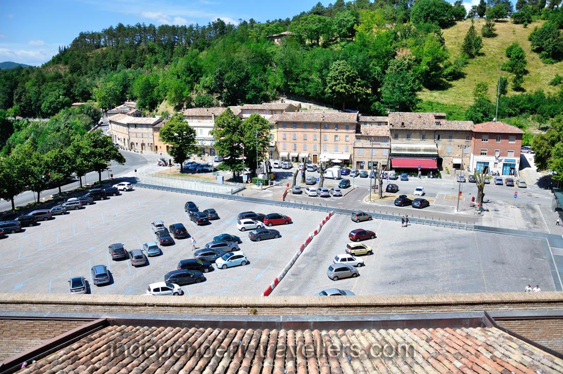 A bird's eye view of Piazza del Mercatale as seen from Via Giacomo Matteotti street