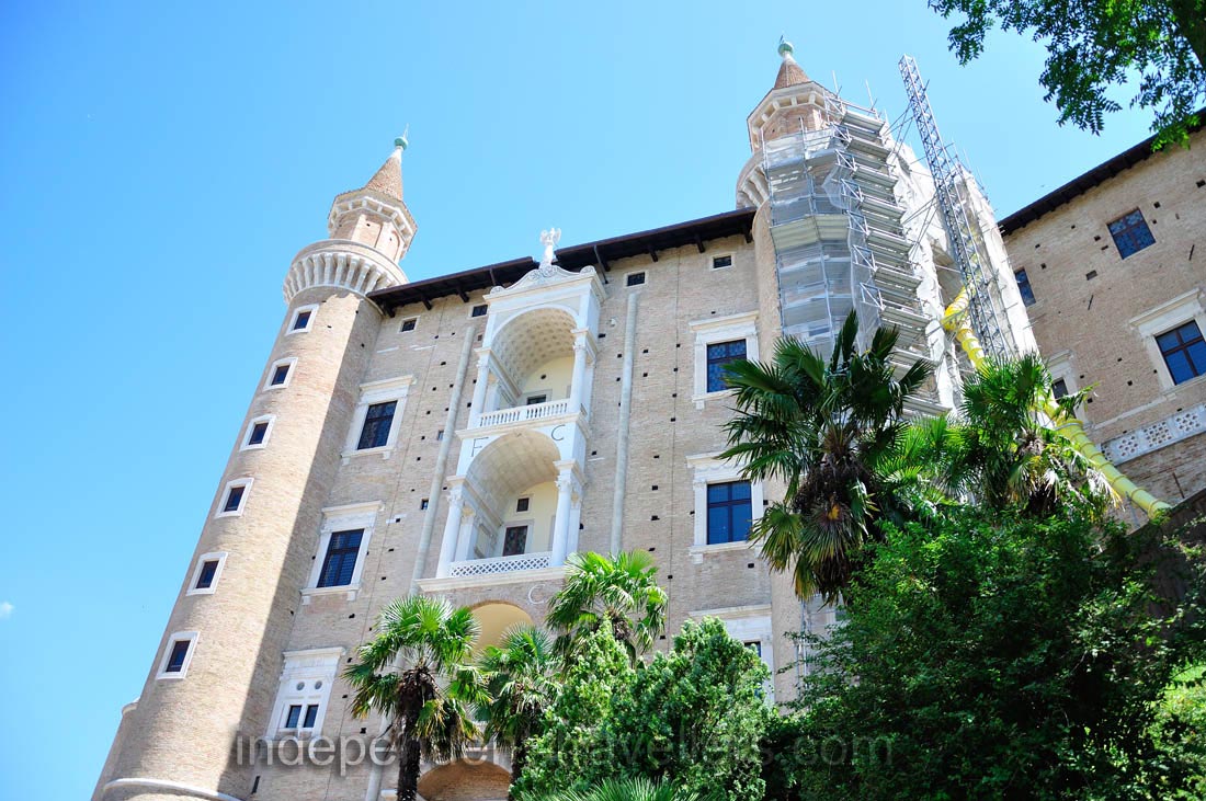 The facade of Ducal Palace is under restoration works