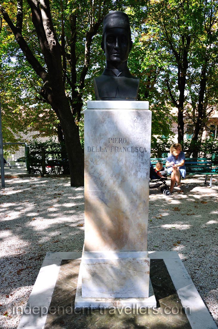 The statue of Piero della Francesca in Raffaello park