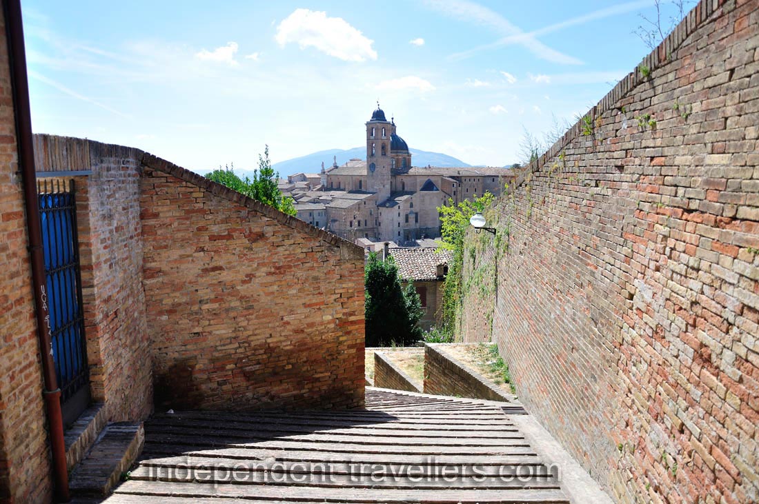 The historic center of the city as seen from Via dei Maceri street