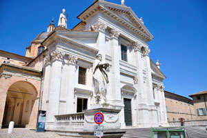 The Cathedral is found in the centre of the city and contains important relics of Urbino's Saints and notable works of art