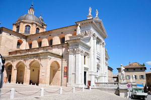 The facade, in white stone from Furlo, is the work of Camillo Morigia from Ravenna