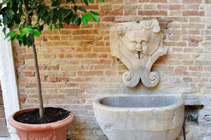 The public water tap is in the garden of Ducal Palace
