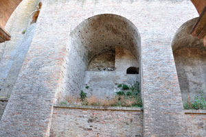 The arch is made inside the wall