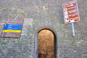 An entrance to Albornoz Fortress
