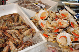 Tiger prawns and scallops for sale