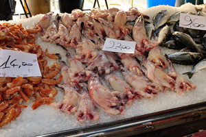 The price of prawns is €14 per kg, the price of monkfish tails is €22 per kg