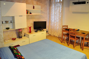 Our accommodation in Venice: big room with double bed and air conditioner