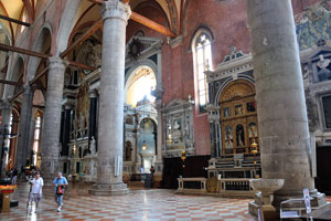 Santi Giovanni e Paolo was built to hold large congregations