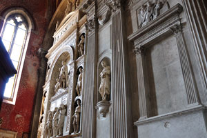 Statues in Santi Giovanni e Paolo