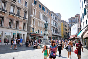 Campo San Bartolomeo is mainly a busy thoroughfare during the day