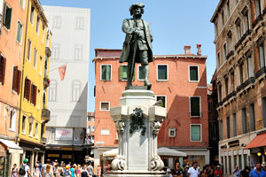 In the middle of the Campo San Bartolomeo is a statue of the playwright Carlo Goldoni