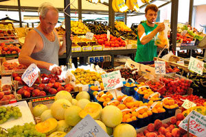 If you have spare money you can buy the fruits in the Rialto market but I prefer the supermarket on the Giudecca island