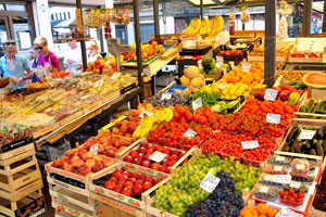 Rialto market is good for buying fish but if you want to buy the vegetables at a good price you should use supermarkets