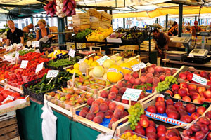 Melons and peaches in the Rialto market
