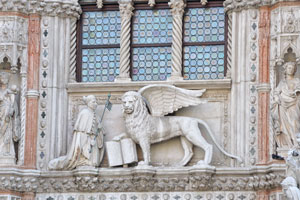 Marble statues of the winged lion and the doge Francesco Foscari above the Paper Gate