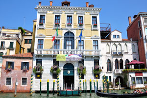 “La Guardia di Finanza” building near the Rialto Bridge