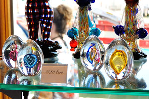 Transparent eggs made from Murano glass have the price 37,50 euro each