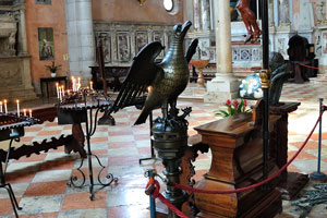 The statue of the eagle inside the Santo Stefano church