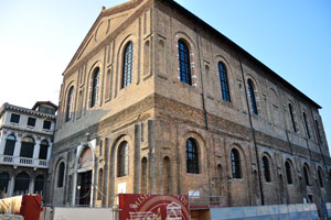 Side view of the Scuola Grande Della Misericordia Spa building