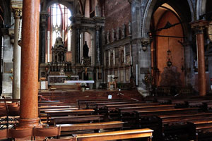 The nave of Santo Stefano church