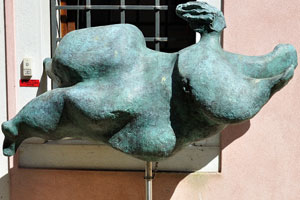 The statue of a funny fat woman at the entrance to Galleria D'Arte Contini