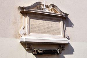 The memorial plate on the wall of Santa Maria del Giglio church