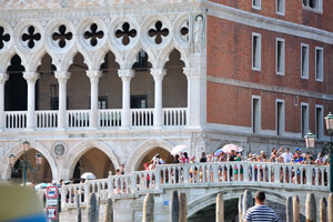 The bridge at the corner of the Doge's Palace