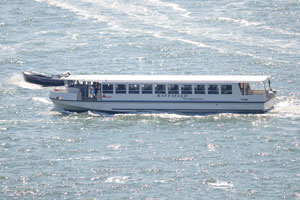 Raffaello Navigazione motorboat is structured on a single bridge with an open terrace at the stern, with bar and toilets