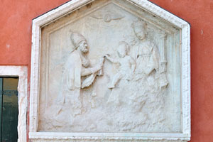 The wall sculpture on the San Pietro di Castello street, 58