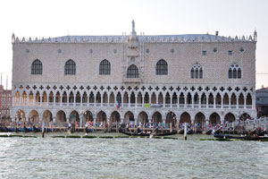 Doge's Palace just few minutes before the sunset