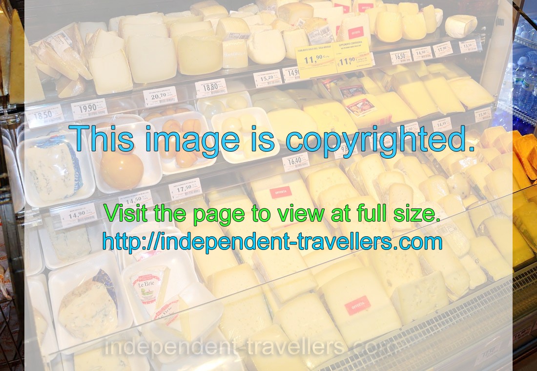 Hard cheeses in the Conad grocery are in the price range from €9.80 to €20.70 per kg in July 2015