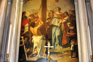 Altarpiece with “St Helena discovers the wood of the cross” by Sebastiano Ricci in the church of San Rocco